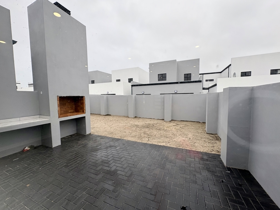 To Let 4 Bedroom Property for Rent in Sandown Western Cape